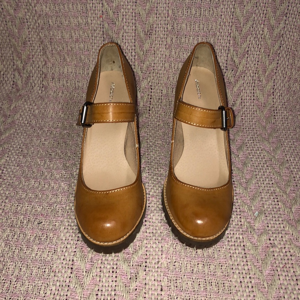 Xhiliration Tan Maryjane Heels Size 7 NEW